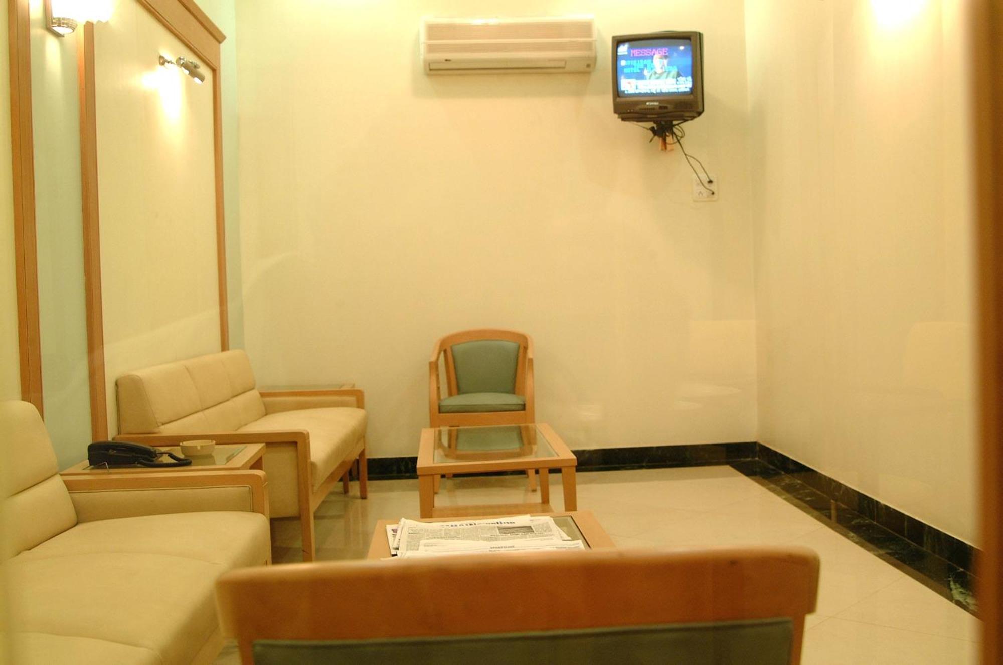 Hotel Ravikiran Alibag Bagian luar foto