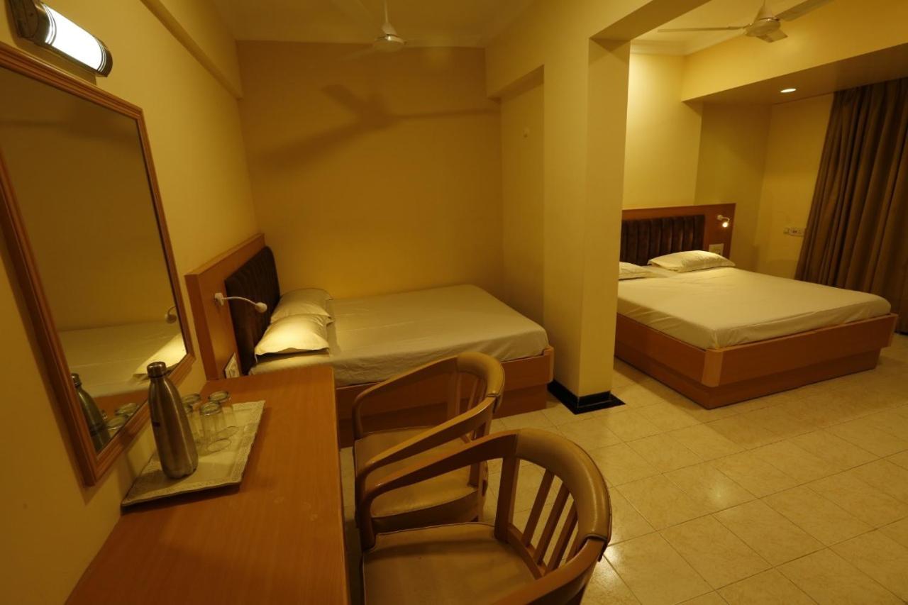 Hotel Ravikiran Alibag Bagian luar foto