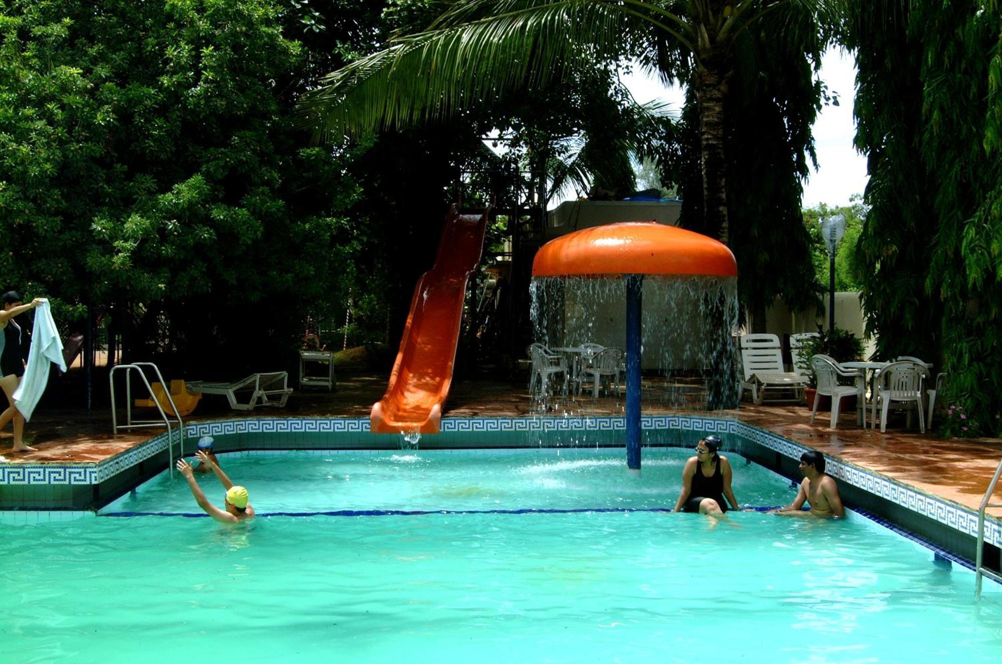 Hotel Ravikiran Alibag Bagian luar foto