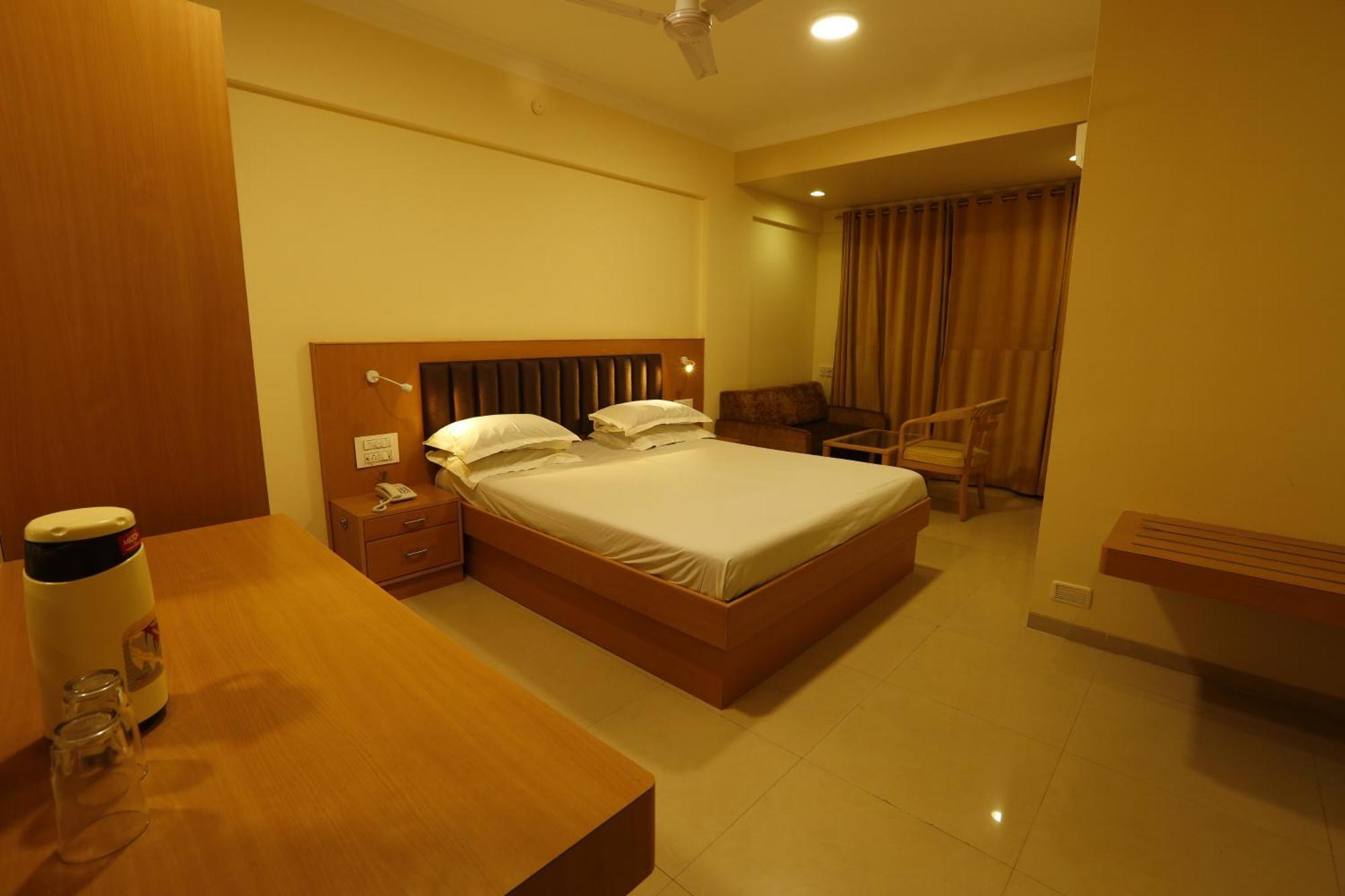 Hotel Ravikiran Alibag Bagian luar foto