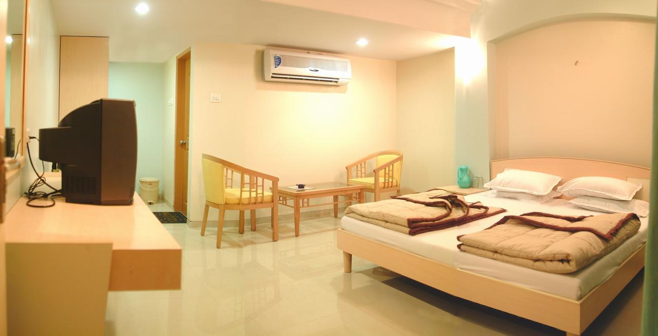 Hotel Ravikiran Alibag Bagian luar foto